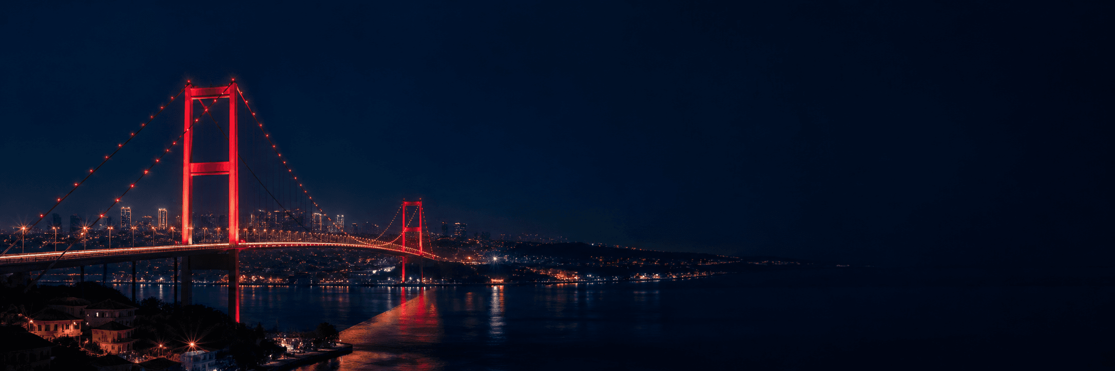 Gün doğumunda seçkin konutlar ve İstanbul Boğazı