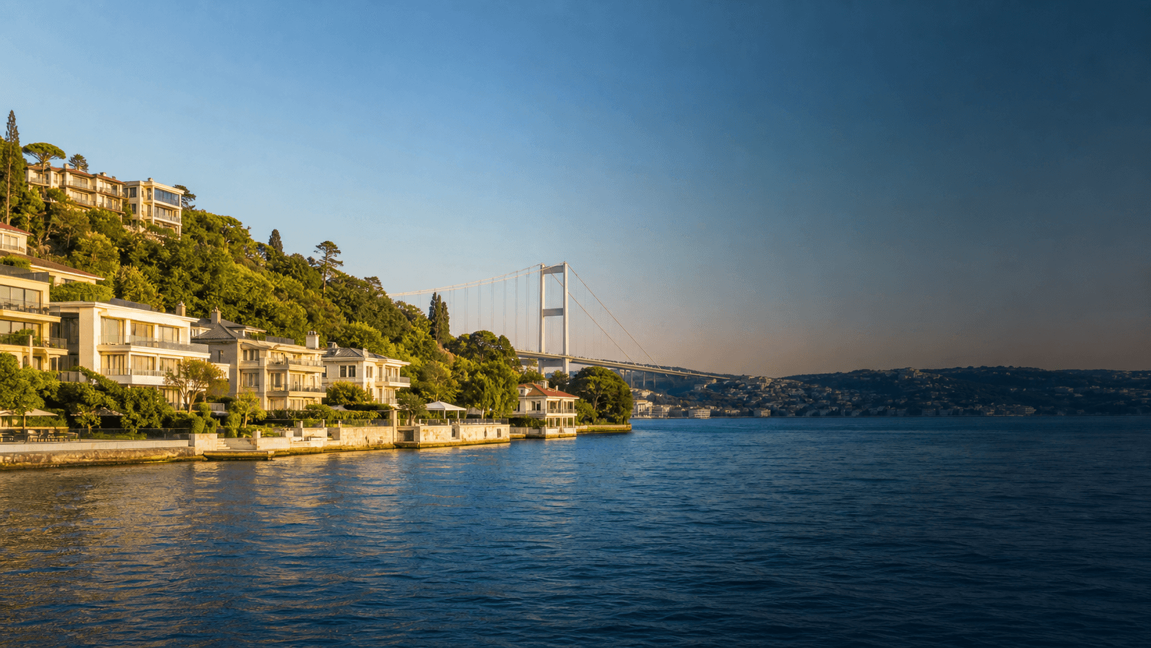 İstanbul yazında Boğaz kıyısındaki seçkin konutlar